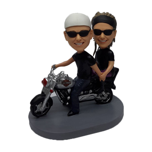 Couple Bobbleheads Cool